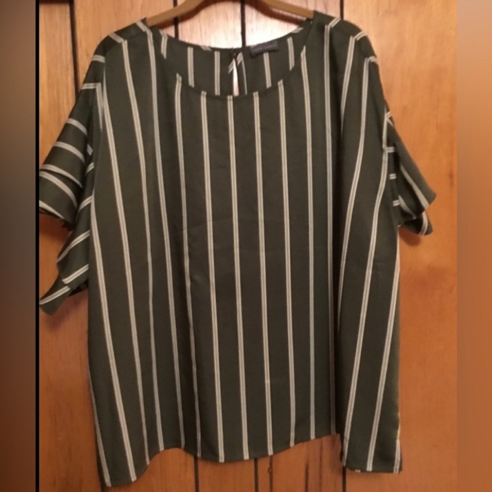 Vince Camino Blouse  Ruffle sleeves